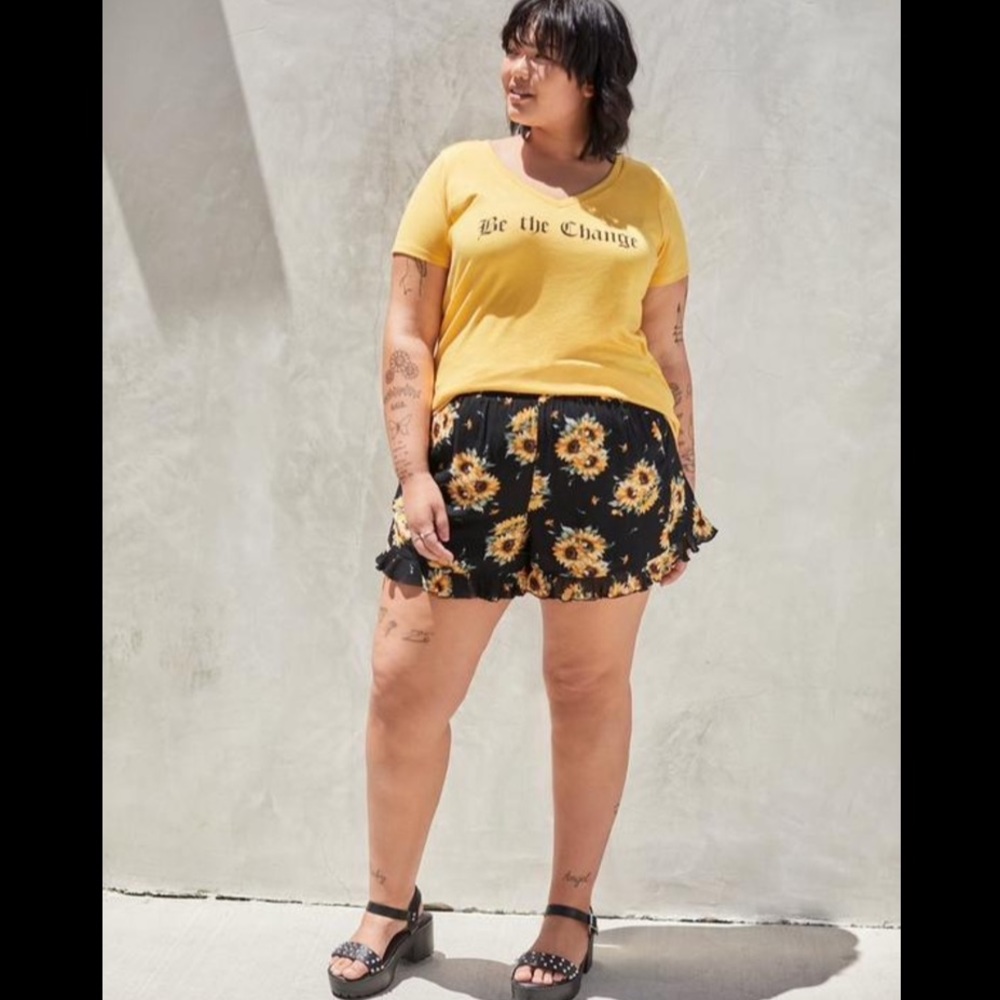 Torrid Sunflower Ruffle Shorts - Size 3